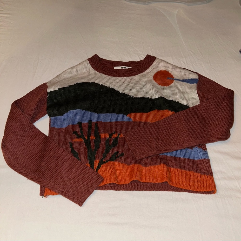 Mountain scene light weight sweater size XS madden nyc